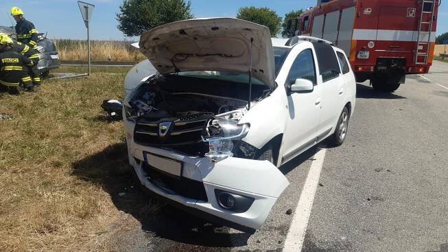 U Ostředku se střetla dvě osobní vozidla, šest lidí bylo zraněno