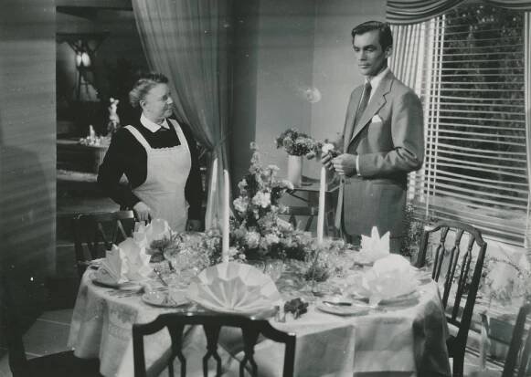 Elsa Ebbesen, Birger Malmsten - Brott i sol - Z filmu