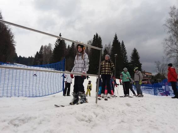 Hurá na sjezdovku aneb lyžák – den KOMPLIKOVANÝ – Základní škola a Mateřská škola Jindřichov, okres Bruntál