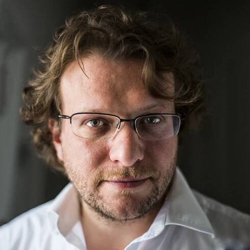 http://Peter%20Pomerantsev