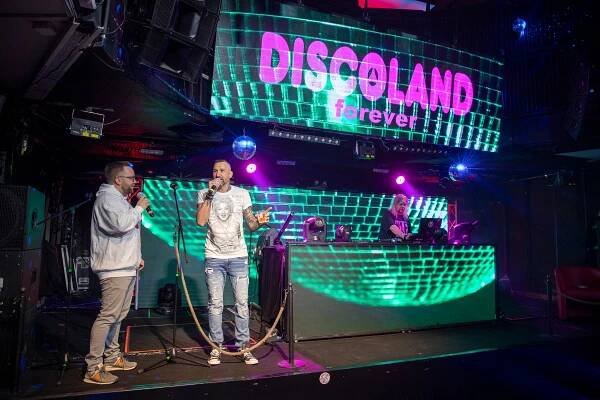 FOTO: Poslední tečka za devadesátkami. Discoland Sylvie se mění na bytový dům s klubem
