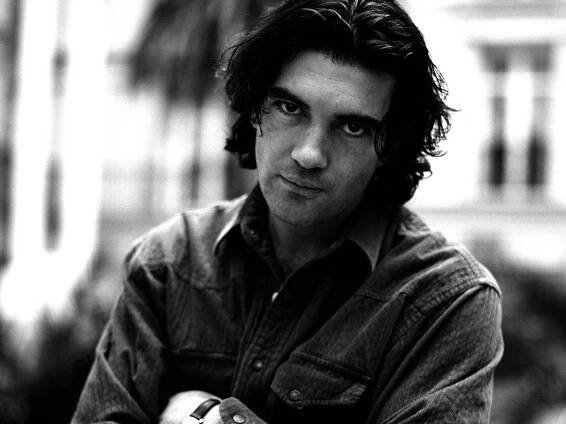 Renowned Actor Antonio Banderas in Desperado Wallpaper