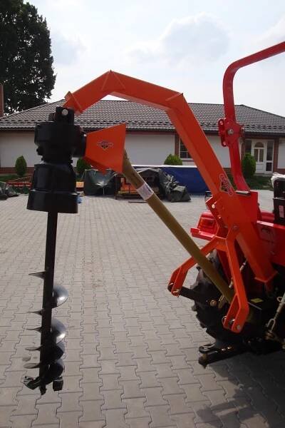 Půdní vrták CRONIMO za traktor | Nejlevnejsi-bagry-nakladace-traktory.cz