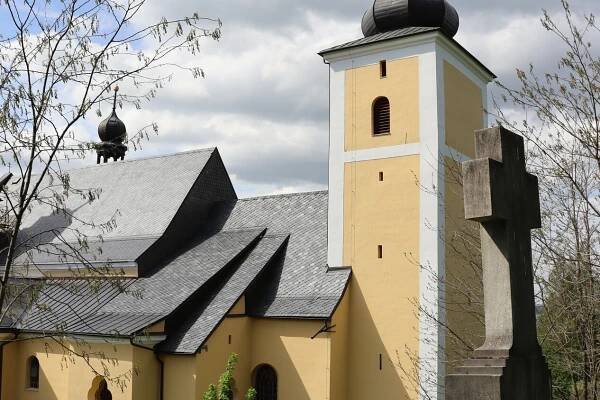 Obnova fasády farního kostela Nanebevzetí Panny Marie ve Zlatých Horách - ÚOP Olomouc