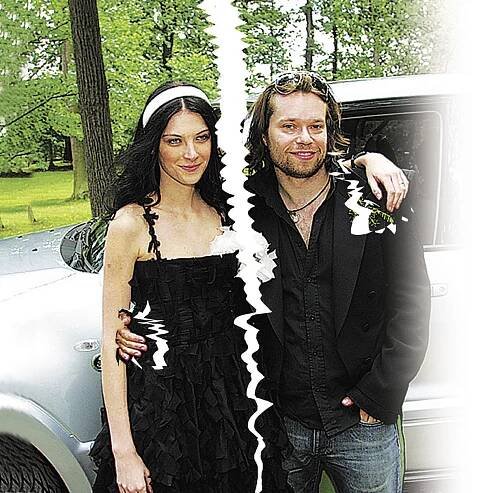 Richard Krajčo (37) a Iva Frühlingová (32) - 6 měsíců: Jejich svatba byla jako blesk z čistého nebe. Zpěvák a herec Richard Krajčo (37) se zpěvačkou a modelkou Ivou Frühlingovou (32) si pro životní »ano« vybrali Český Krumlov. Rozvedli se po půl roce. Iva se nemohla smířit s manželovou pracovní vytížeností.