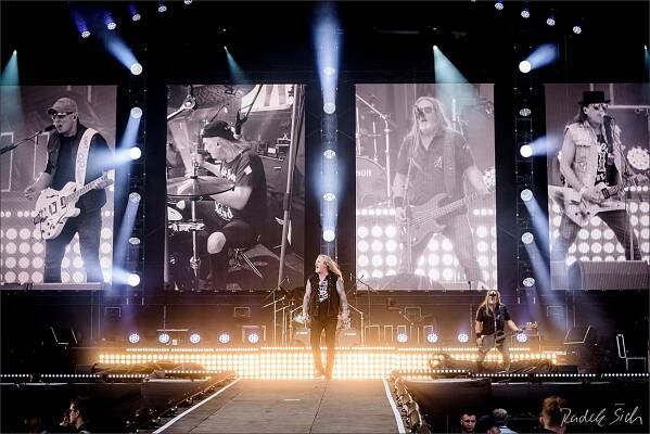 MÖTLEY CRÜE, DEF LEPPARD - 2. 6. 2023, Praha, Letiště Letňany | Spark Rock Magazine