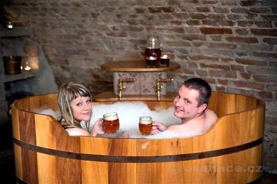 Pivní lázně Ostrava pro dva (pivní lázeň + masáž + pivo)