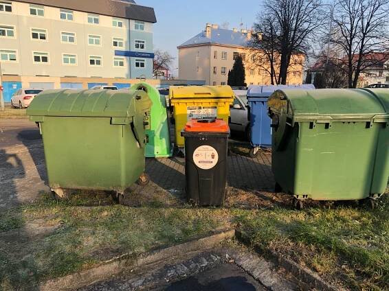 Kontejnery na sběr jedlých tuků a olejů jsou ode dneška v celé Ostravě | Magazín NAŠE MĚSTO