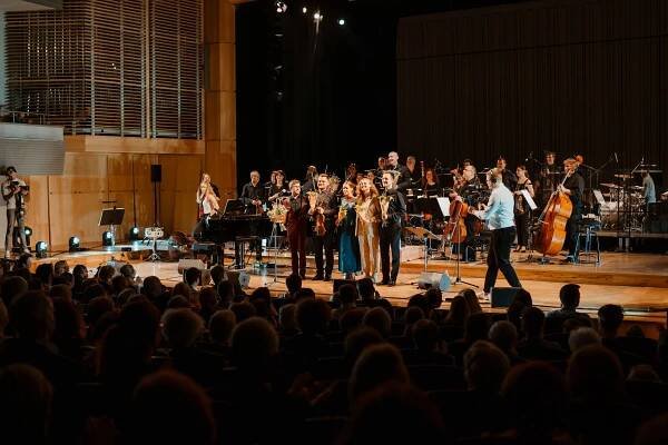 MICHAL HORÁK má Zpěvník a dvakrát vyprodanou filharmonii