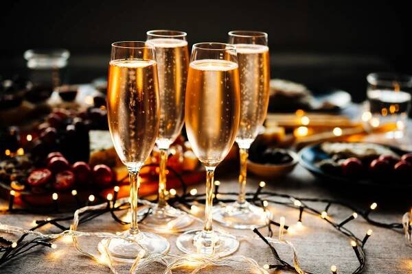 Someliérka a barman radí, jak vybrat dokonalé bubliny na Silvestra