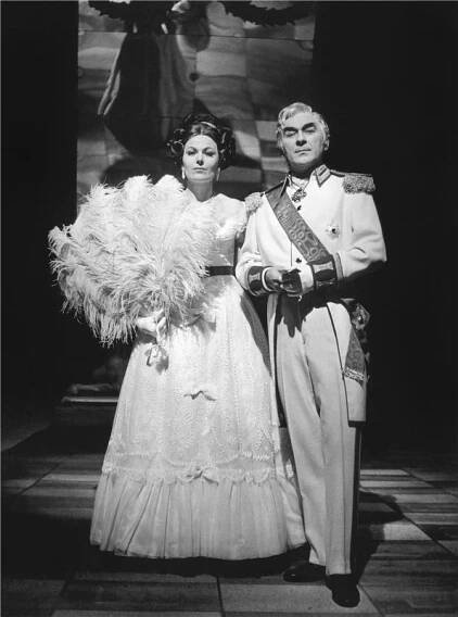 Eugen Oněgin - 12.12.1969, Eva Zikmundová (Taťana), Jaroslav Horáček (Kníže Gremin) Foto: Jaromír Svoboda