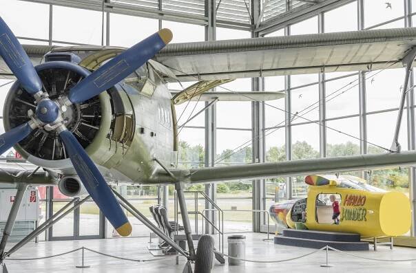 Die Antonow An2 steht in der neuen Ausstellungshalle in der Flugwerft Schleißheim.