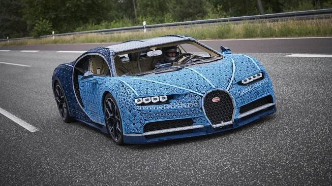 Bugatti Chiron z Lega v životní velikosti můžete řídit. A vznikl v Česku!