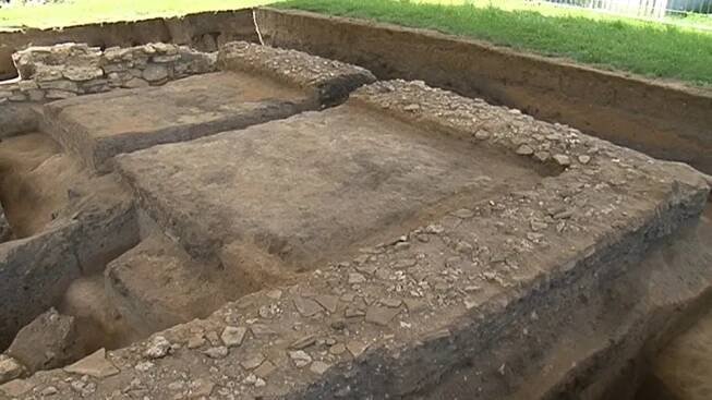 Archeologové odkryli v Mikulčicích velkomoravskou hrobku