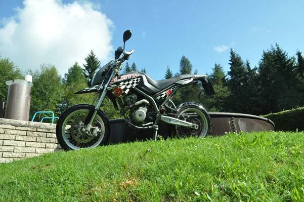 Blata 125 Motard | Katalog motocyklů a motokatalog na Motorkáři.cz