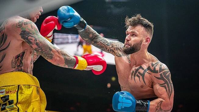 Michal Kotalík v boxerském souboji s Václavem Mikuláškem v rámci Oktagon...