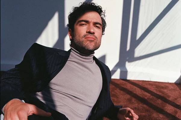 Alfonso Herrera Stays Grounded - Latina