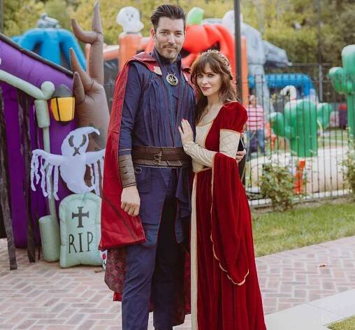 Zooey Deschanel Jonathan Silver Scott https://www.instagram.com/p/CkY-StCp3QU/. Credit: Teri Bocko