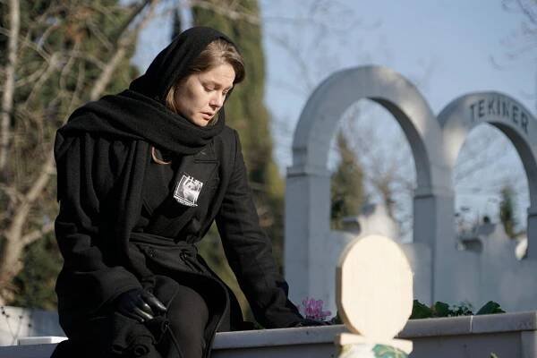 Burcu Biricik - Camdaki Kız - Episode 17 - Z filmu