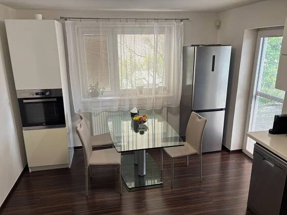 Pronájem bytu 2+1 70 m², Růžová, Zlín