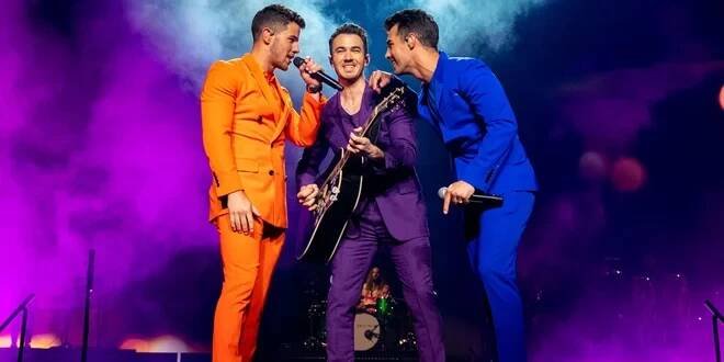 Únorový koncert Jonas Brothers v Berlíně: doprava autobusem a vstupenka