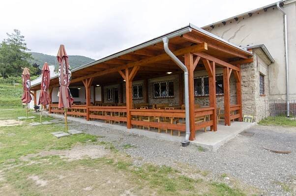 Restaurace pod lanovkou | Vítejte na Komárce!