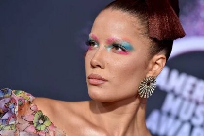 Halsey attends the 2019 American Music Awards.