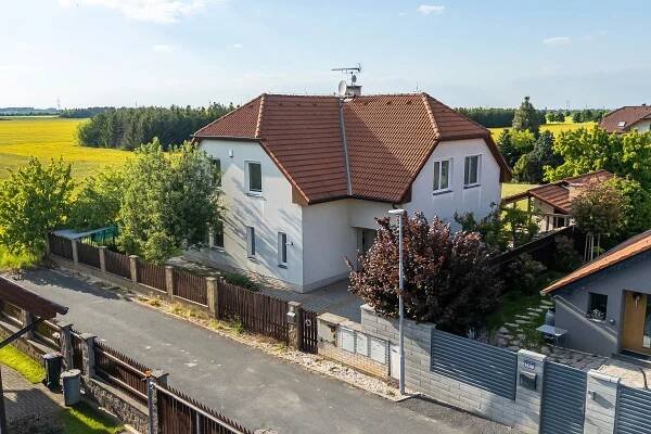 Prodej domu 238 m², pozemek 1.185 m², Ovesná, Šestajovice, Středočeský kraj