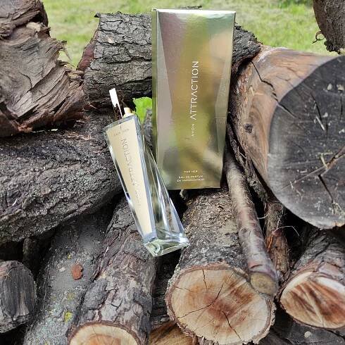 Avon Attraction Eau de Parfum pro ni, 50 ml