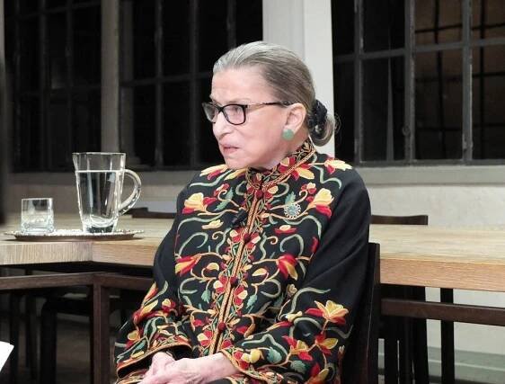 Soudkyně, o které byl natočený dokument Notorická RBG nominovaný na Oscara, prodělala čtyři rakoviny. Na Nejvyšším soudu USA byla považovaná za liberálně smýšlející soudkyni. Foto: European University Institute