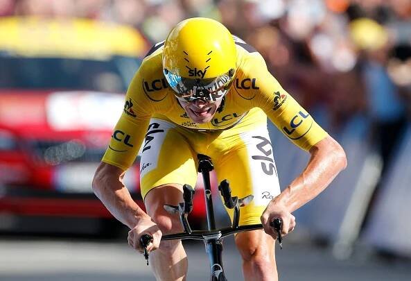 Froome má náskok jen 23 sekund, ale na fotbalovém stadionu si nejspíš pro hattrick stejně dojede