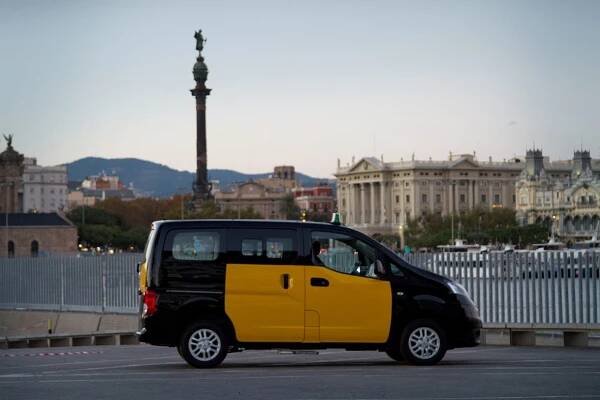 Elektromobil Nissan e-NV200 poslouží jako taxi v Barceloně