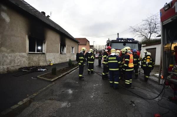 V Berouně uhořela žena v rodinném domě: Příčina požáru se vyšetřuje
