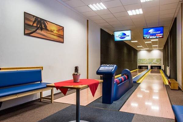 Queen club Třinec – Queen Club, Posilovna, Bar, Kulečník, Venkovní posezení