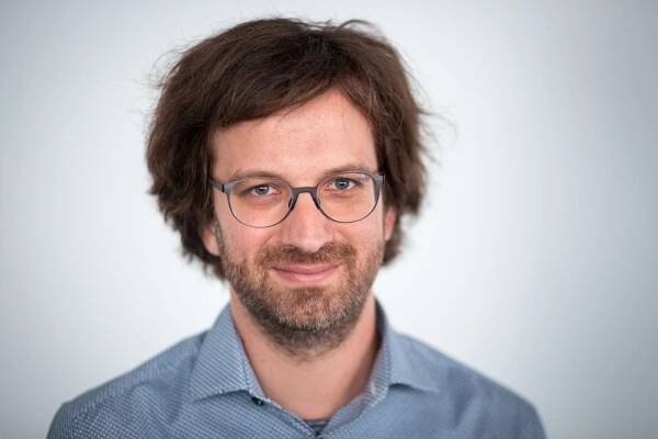 Ján Markoš: Chcieť od šachistu, aby si dal slušné gate, je úplne normálne. Aj v divadle sa na človeka v rifliach môžu divne dívať