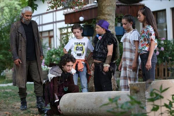 Yusuf Gökhan Atalay, Özgür Ege Nalcı, Demir Saygı, Doruk Kaan Aslan, Leya Kırşan, Tuana Naz Tiryaki - Tozkoparan - Annelik - Z natáčení