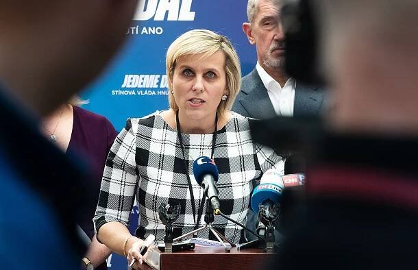 Výzvy k mému konci ve vedení Sněmovny jsou absurdní, uvedla Vildumetzová