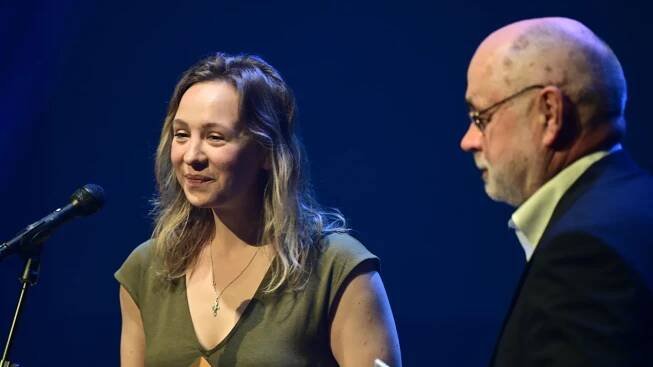 Novinářské ceny si odnesli Filip Zelenka, Darja Stomatová či tým Aktuálně.cz