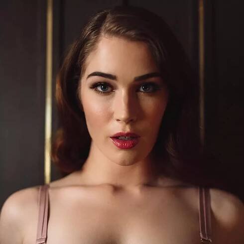 Sexy Evelyn Claire luvevelynclaire photo