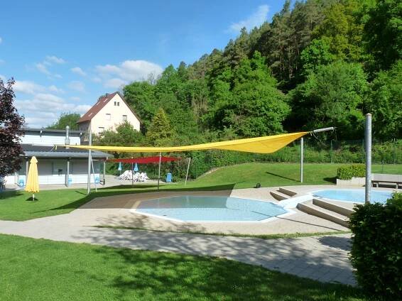 Neues Sonnensegel für Freibad