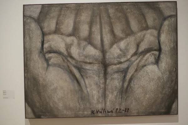 Jitka Válová, Dlaně, 1982-83, olej, plátno, Galerie umění Karlovy Vary