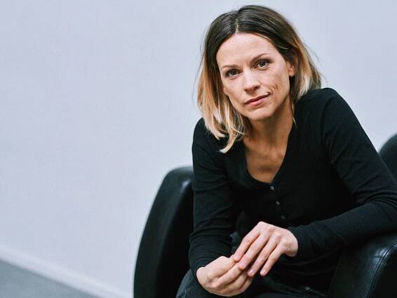 Diváci chtějí hrdinu, co se zvedne a bojuje, proto možná Tání nepoberou, říká režisérka Veerle Baetensová