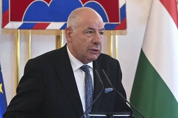 Maďarský prezident napomenul odporcov Fideszu