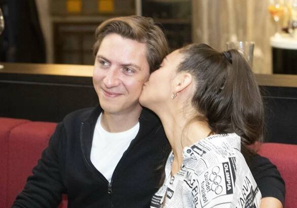 Herecký pár Sára Affašová a Martin Donutil tvoří dvojici od roku 2021. Seznámili se při společném působení v Městských divadlech pražských. 