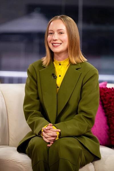 Hannah Einbinder On Stand-Up Special, Matching Jean Smart's Freak And Kylie Kelce