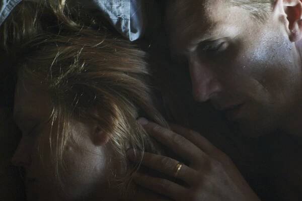 Psi nenosí kalhoty - Z filmu - Ester Geislerová, Pekka Strang