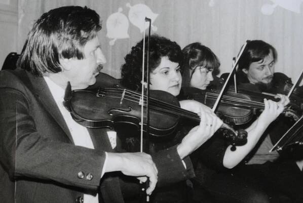 Krumlovská osmdesátá. Vernisáže, koncerty, nová Horní Brána či spartakiáda 1985