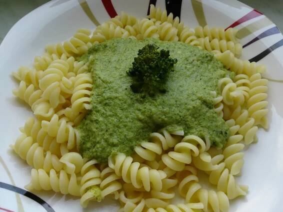 Recept: Těstoviny s brokolicovým pyré