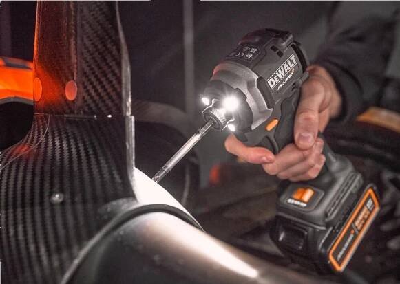 DeWALT McLaren DCK200MP2T-QW