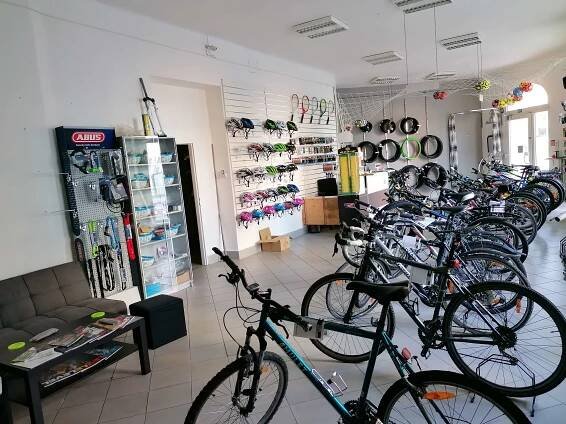 Galerie - vnitřní prostory prodejny DXsport - jaro/léto